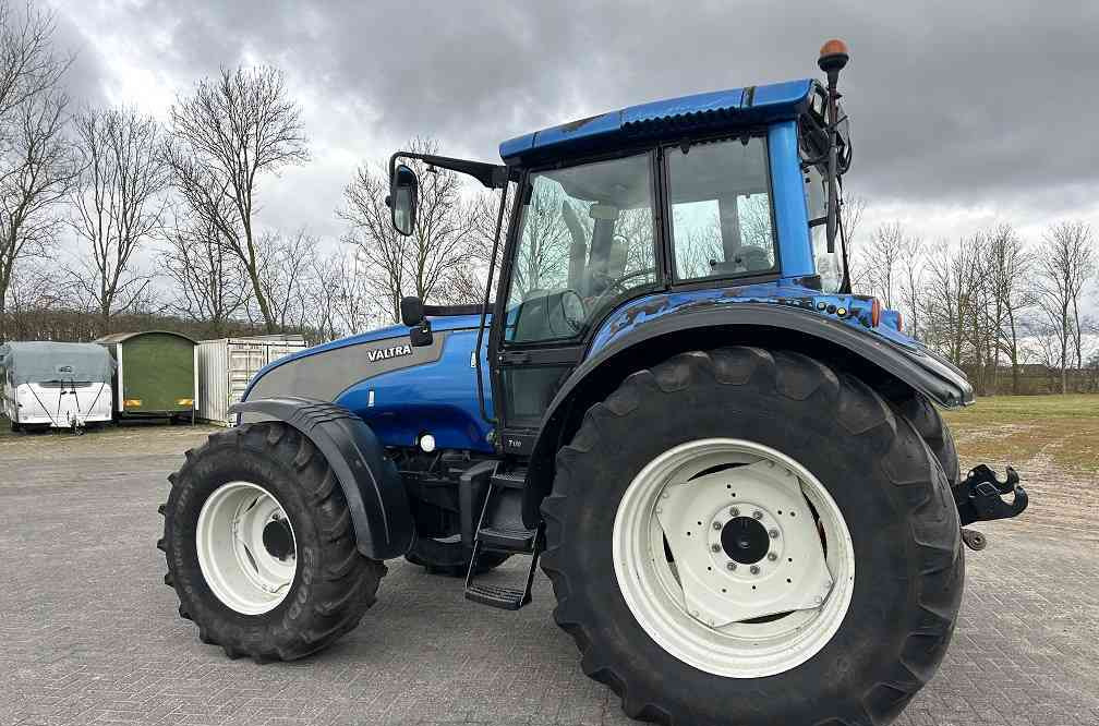 Valtra T130 - Трактор: фото 2 Valtra T130 - Трактор: фото 2