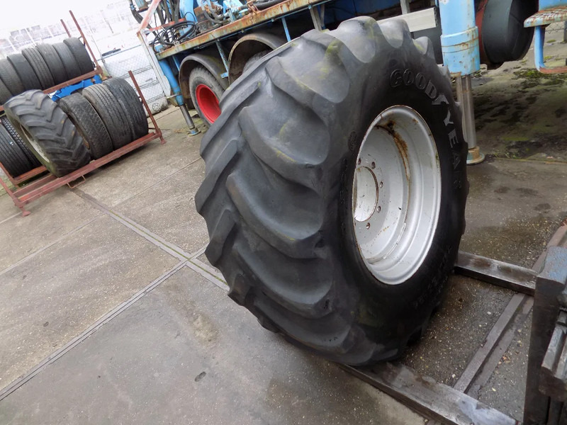 Зерноуборочный комбайн GOOD YEAR banden met velg good year banden met velg 540/65 R 24: фото 8
