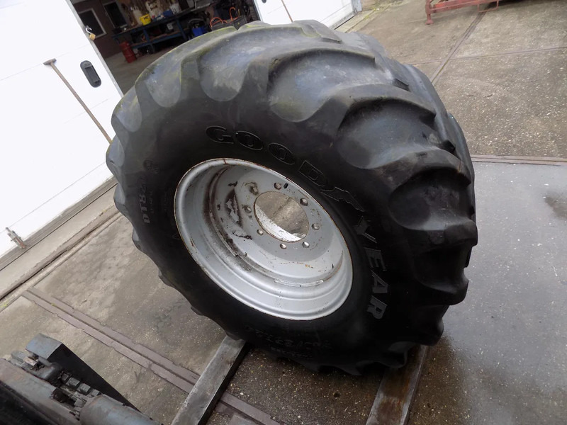 Зерноуборочный комбайн GOOD YEAR banden met velg good year banden met velg 540/65 R 24: фото 6