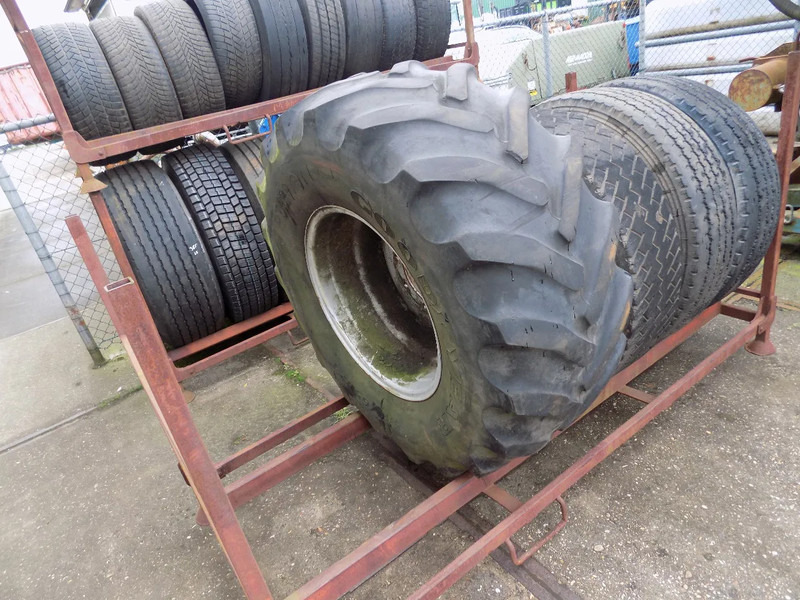 Зерноуборочный комбайн GOOD YEAR banden met velg good year banden met velg 540/65 R 24: фото 9