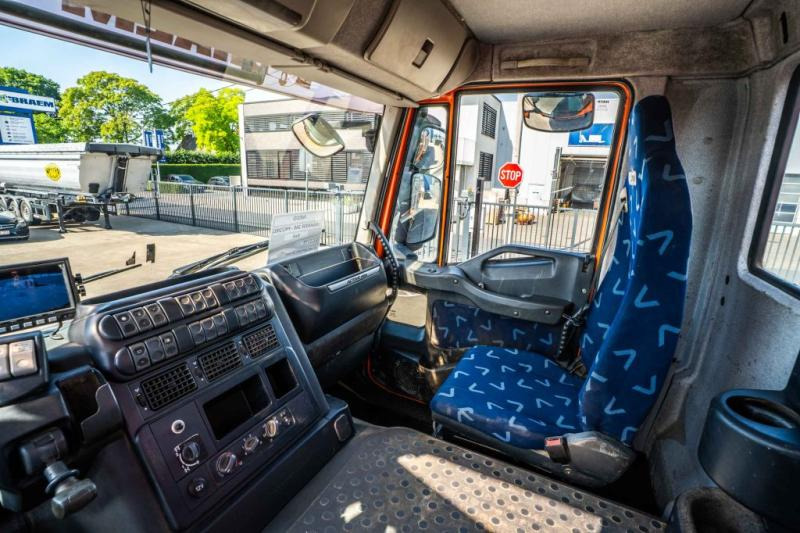 Грузовик бортовой/ Платформа, Автоманипулятор Iveco TRAKKER 360-6X4-E5+PALFINGER 23002/5x: фото 9