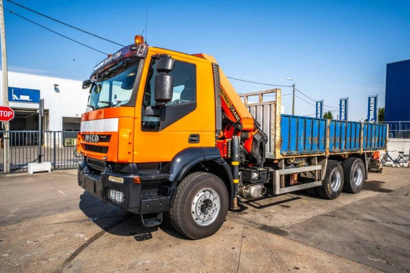 Iveco TRAKKER 360-6X4-E5+PALFINGER 23002/5x - Грузовик бортовой/ Платформа, Автоманипулятор: фото 1 Iveco TRAKKER 360-6X4-E5+PALFINGER 23002/5x - Грузовик бортовой/ Платформа, Автоманипулятор: фото 1