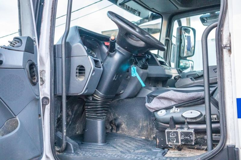 Фото интерьера 1: Крюковой мультилифт Mercedes ACTROS 2646 L-MP3