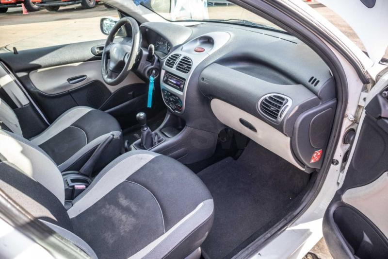Легковой автомобиль Peugeot 206 SW: фото 10