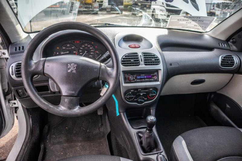 Легковой автомобиль Peugeot 206 SW: фото 8