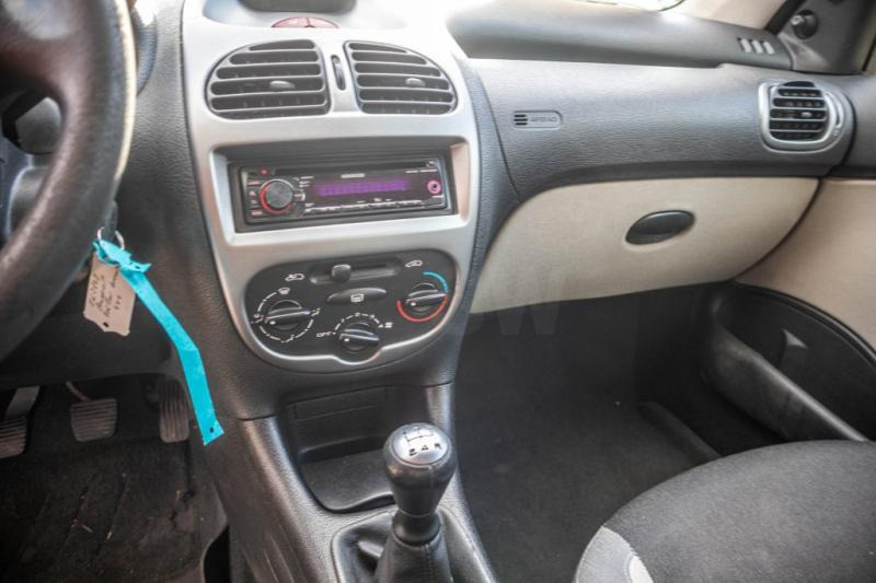 Легковой автомобиль Peugeot 206 SW: фото 9
