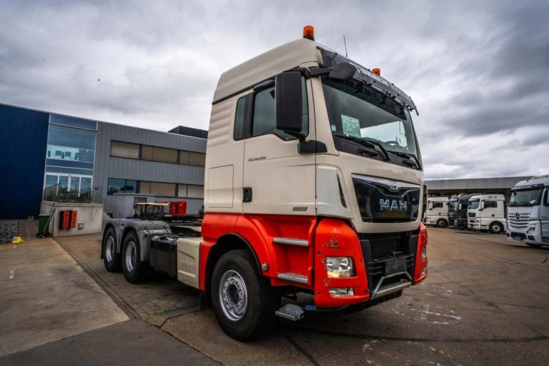 MAN TGX 33.560 XLX BLS+BIG AXLES+INTARDER - Тягач: фото 2 MAN TGX 33.560 XLX BLS+BIG AXLES+INTARDER - Тягач: фото 2