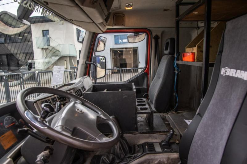 Фото интерьера 2: Volvo FE 300 - 172 890 KM в лизинг Volvo FE 300 - 172 890 KM