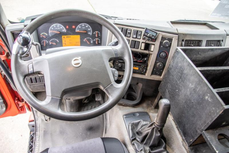Фото интерьера 1: Volvo FE 300 - 172 890 KM в лизинг Volvo FE 300 - 172 890 KM