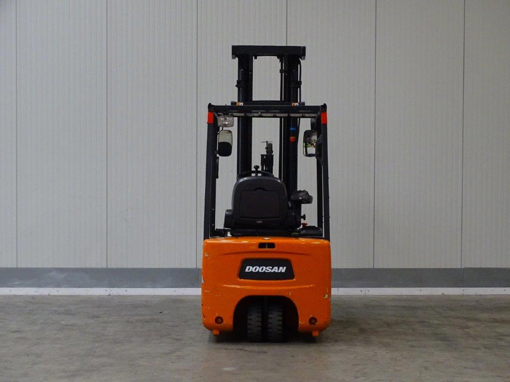 Электропогрузчик Doosan B18T-5 - TRIPLEX: фото 6