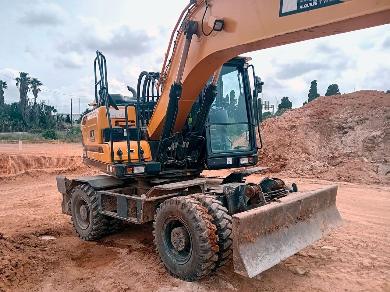 HYUNDAI HW180 - Колёсный экскаватор: фото 2 HYUNDAI HW180 - Колёсный экскаватор: фото 2