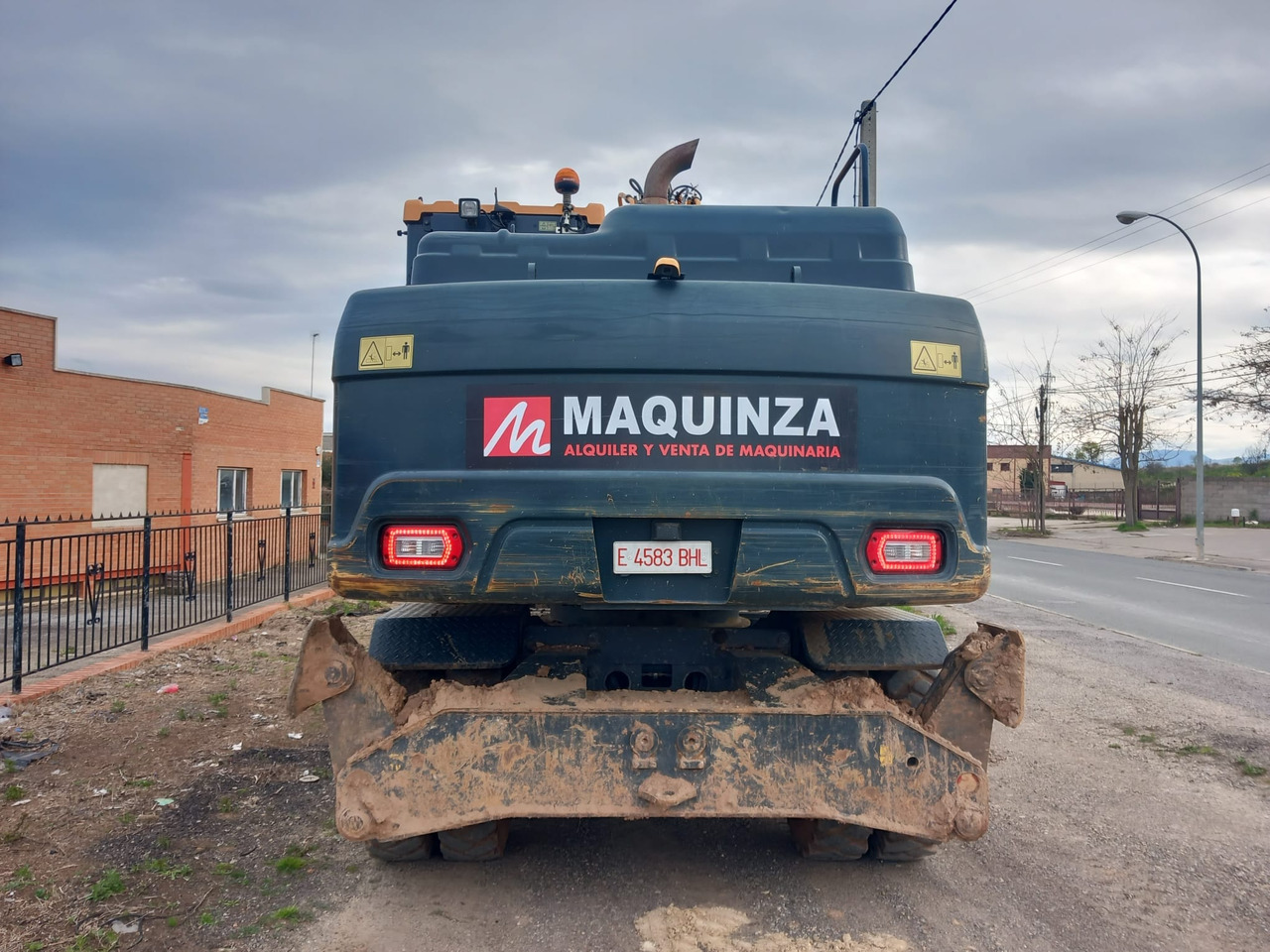 HYUNDAI HW180 - Колёсный экскаватор: фото 4 HYUNDAI HW180 - Колёсный экскаватор: фото 4