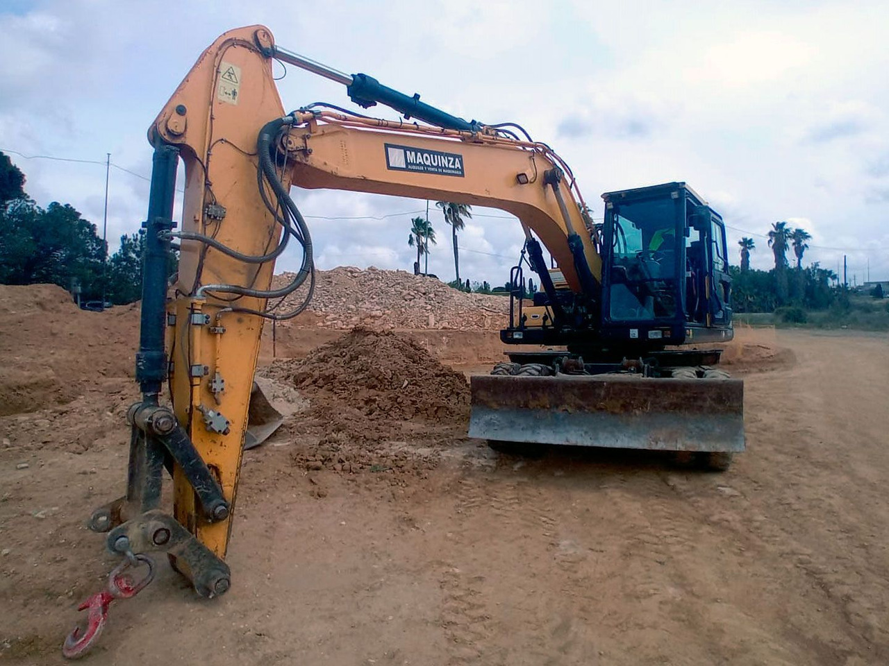 HYUNDAI HW180 - Колёсный экскаватор: фото 1 HYUNDAI HW180 - Колёсный экскаватор: фото 1