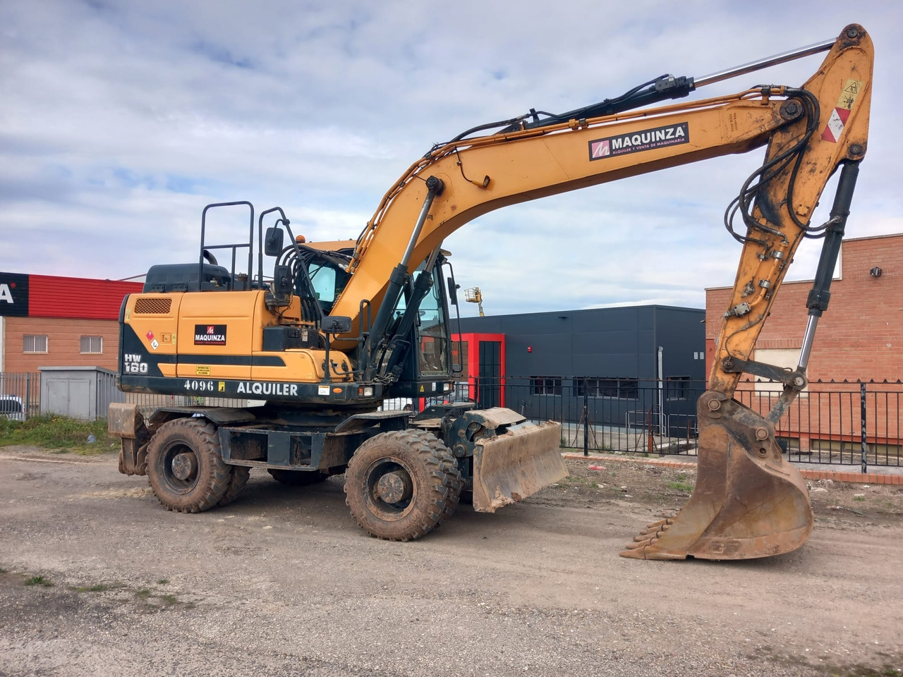 HYUNDAI HW180 - Колёсный экскаватор: фото 2 HYUNDAI HW180 - Колёсный экскаватор: фото 2