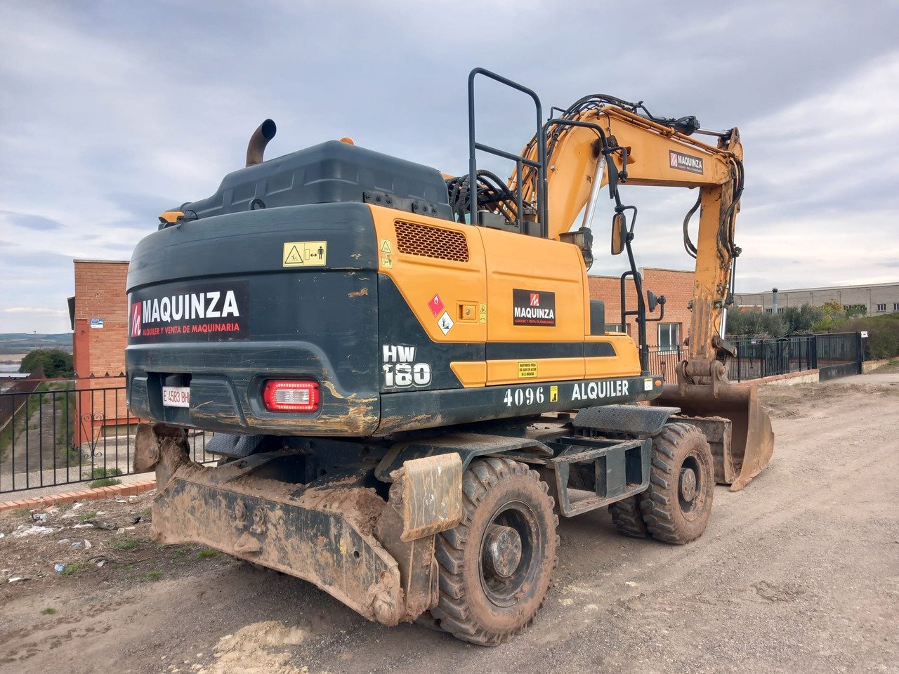 HYUNDAI HW180 - Колёсный экскаватор: фото 5 HYUNDAI HW180 - Колёсный экскаватор: фото 5