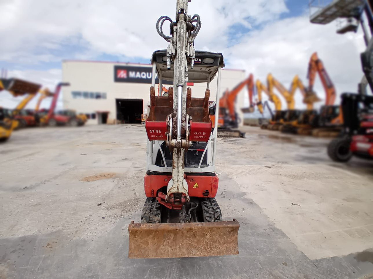 TAKEUCHI TB215R - Мини-экскаватор: фото 2 TAKEUCHI TB215R - Мини-экскаватор: фото 2