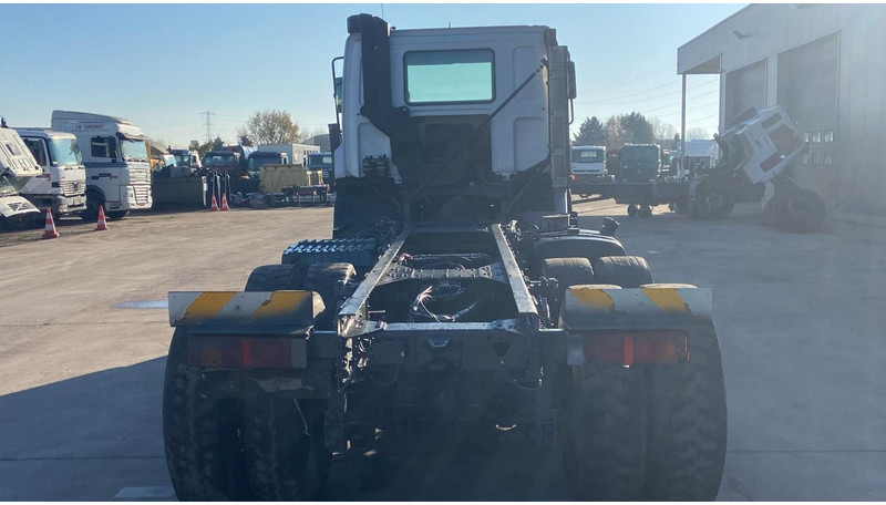 DAF CF 85.380 (EURO 3 / MANUAL GEARBOX / BOITE MANUELLE / BIG HUB / GRAND PONT / LAMES) - Грузовик-шасси: фото 5 DAF CF 85.380 (EURO 3 / MANUAL GEARBOX / BOITE MANUELLE / BIG HUB / GRAND PONT / LAMES) - Грузовик-шасси: фото 5