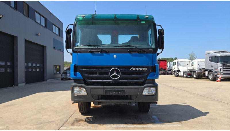 Mercedes-Benz Actros 2636 (MP2 / LAMES / STEEL SUSP. / BOITE MANUELLE / RETARDER !! / TRES PROPRE) - Грузовик-шасси: фото 2 Mercedes-Benz Actros 2636 (MP2 / LAMES / STEEL SUSP. / BOITE MANUELLE / RETARDER !! / TRES PROPRE) - Грузовик-шасси: фото 2