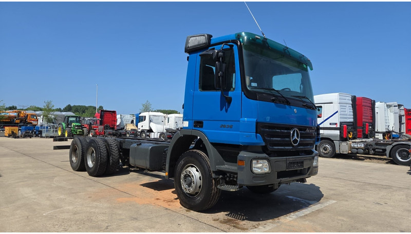 Mercedes-Benz Actros 2636 (MP2 / LAMES / STEEL SUSP. / BOITE MANUELLE / RETARDER !! / TRES PROPRE) - Грузовик-шасси: фото 3 Mercedes-Benz Actros 2636 (MP2 / LAMES / STEEL SUSP. / BOITE MANUELLE / RETARDER !! / TRES PROPRE) - Грузовик-шасси: фото 3