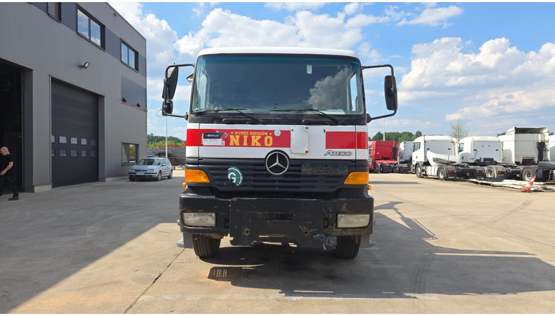 Mercedes-Benz Atego 1823 (BIG AXLE / STEEL SUSP. / LAMES / BOITE MANUELLE / MANUAL GETRIEBE) - Грузовик-контейнеровоз/ Сменный кузов: фото 2 Mercedes-Benz Atego 1823 (BIG AXLE / STEEL SUSP. / LAMES / BOITE MANUELLE / MANUAL GETRIEBE) - Грузовик-контейнеровоз/ Сменный кузов: фото 2