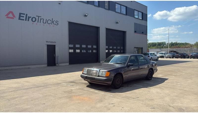 Mercedes-Benz E-Klasse 200 (GERMAN CAR / VOITURE D'ALLEMAGNE / ESSENCE / PETROL / MANUAL) - Седан: фото 1 Mercedes-Benz E-Klasse 200 (GERMAN CAR / VOITURE D'ALLEMAGNE / ESSENCE / PETROL / MANUAL) - Седан: фото 1