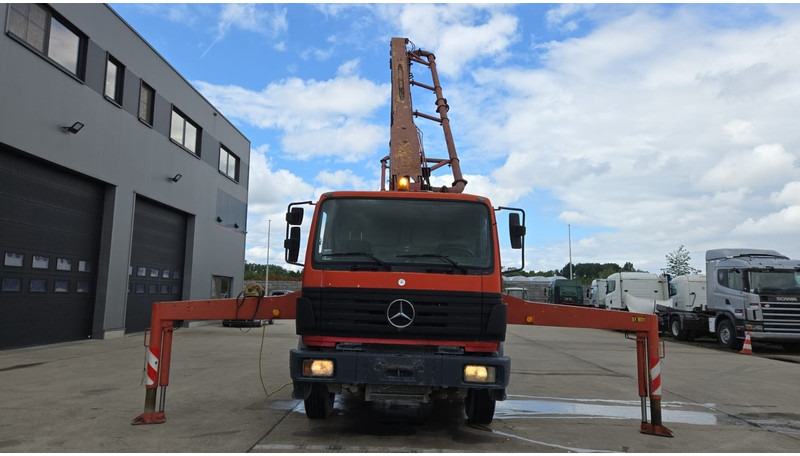 Mercedes-Benz SK 1824 (V6 / LAMES / GRAND PONT / PUTZMEISTER 24M/ JOYSTICK / RADIO) - Автобетононасос: фото 5 Mercedes-Benz SK 1824 (V6 / LAMES / GRAND PONT / PUTZMEISTER 24M/ JOYSTICK / RADIO) - Автобетононасос: фото 5