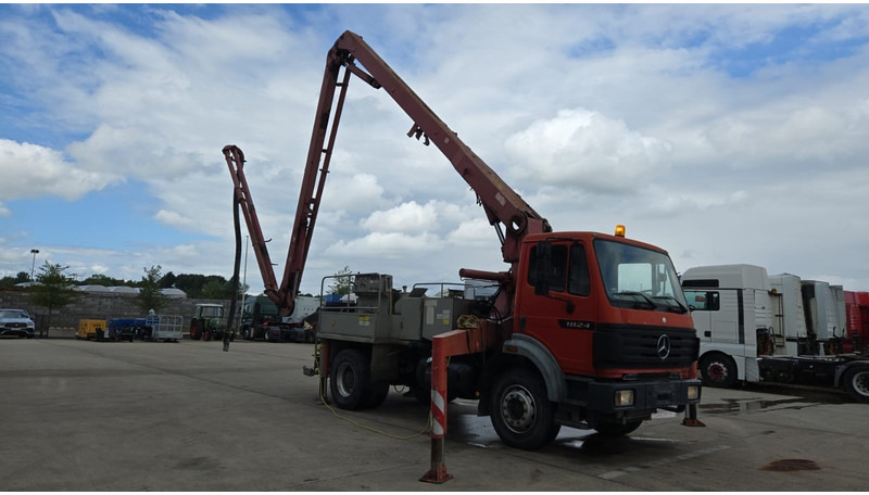 Mercedes-Benz SK 1824 (V6 / LAMES / GRAND PONT / PUTZMEISTER 24M/ JOYSTICK / RADIO) - Автобетононасос: фото 3 Mercedes-Benz SK 1824 (V6 / LAMES / GRAND PONT / PUTZMEISTER 24M/ JOYSTICK / RADIO) - Автобетононасос: фото 3