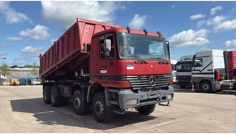 Mercedes-Benz actros 4140 (EPS / 8X6 / LAMES / GRAND PONT / GRAND BENNE / 3 PONTS / TRES BONNE ETAT) - Самосвал: фото 3 Mercedes-Benz actros 4140 (EPS / 8X6 / LAMES / GRAND PONT / GRAND BENNE / 3 PONTS / TRES BONNE ETAT) - Самосвал: фото 3