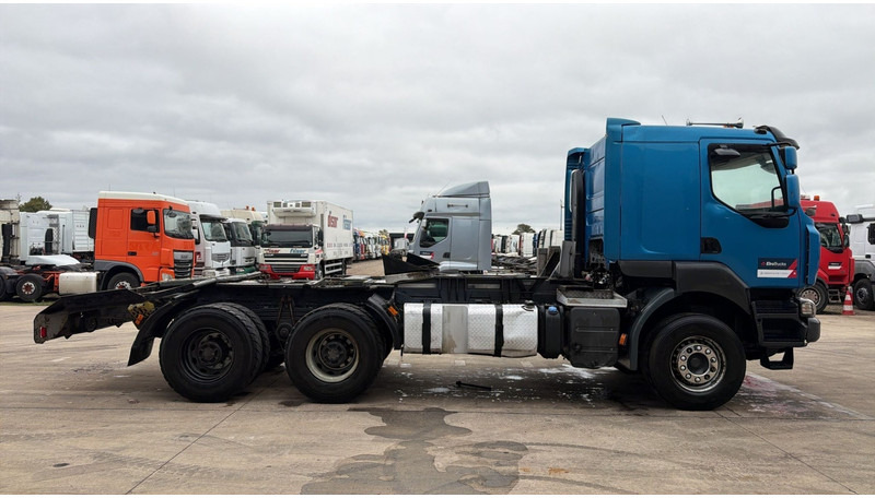 Renault Kerax 520 (PARFAIT ETAT / TRES PROPRE / LAMES / GRAND PONT / BIG HUB) - Грузовик-шасси: фото 3 Renault Kerax 520 (PARFAIT ETAT / TRES PROPRE / LAMES / GRAND PONT / BIG HUB) - Грузовик-шасси: фото 3