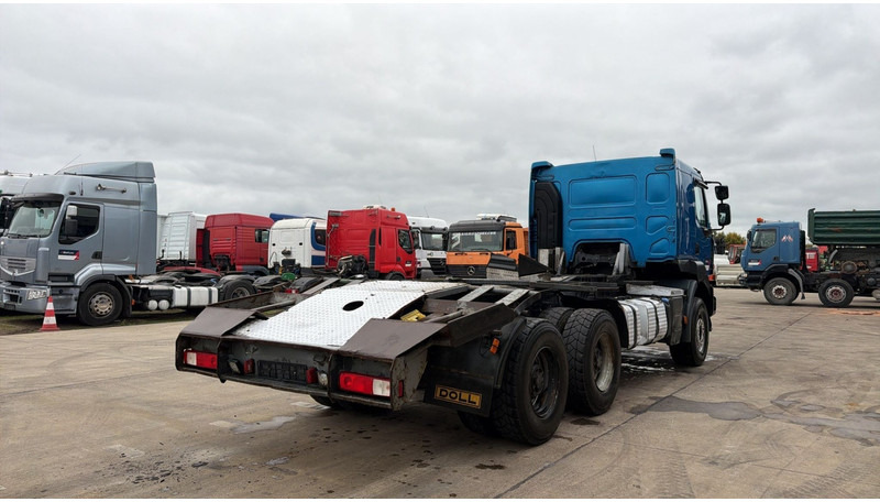 Renault Kerax 520 (PARFAIT ETAT / TRES PROPRE / LAMES / GRAND PONT / BIG HUB) - Грузовик-шасси: фото 4 Renault Kerax 520 (PARFAIT ETAT / TRES PROPRE / LAMES / GRAND PONT / BIG HUB) - Грузовик-шасси: фото 4