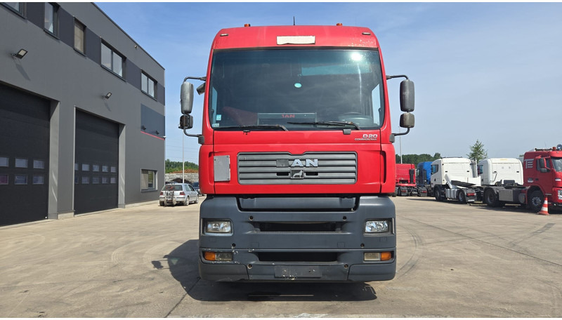 MAN TGA 18.390 (BOITE MANUELLE / MANUAL GEARBOX / PTO / POMPE HYDRAULIQUE) - Тягач: фото 2 MAN TGA 18.390 (BOITE MANUELLE / MANUAL GEARBOX / PTO / POMPE HYDRAULIQUE) - Тягач: фото 2