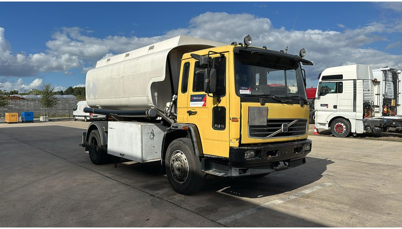 Volvo FL 6-18 (12400 LITERS / 3 COMPARTIMENTS / EURO 2 / STEEL SUSP. / LAMES) - Грузовик-цистерна: фото 3 Volvo FL 6-18 (12400 LITERS / 3 COMPARTIMENTS / EURO 2 / STEEL SUSP. / LAMES) - Грузовик-цистерна: фото 3