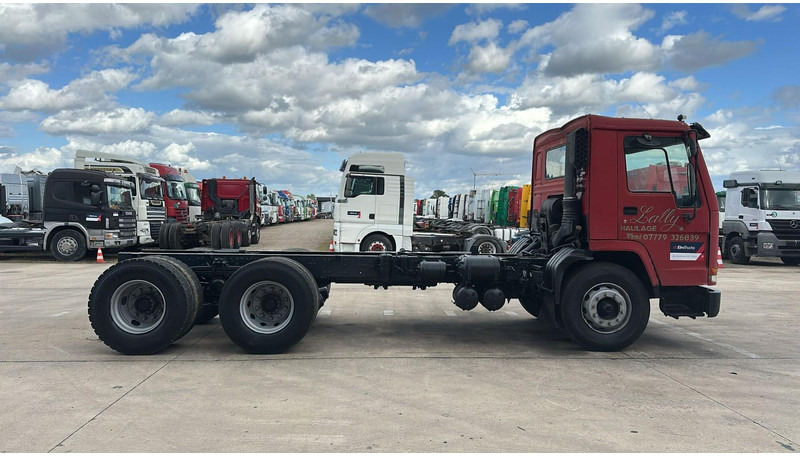 Volvo FL 7 - 260 (6X4 / LAMES / POMPE MANUELLE / MANUAL PUMP / STEEL SUSP.) - Грузовик-шасси: фото 3 Volvo FL 7 - 260 (6X4 / LAMES / POMPE MANUELLE / MANUAL PUMP / STEEL SUSP.) - Грузовик-шасси: фото 3