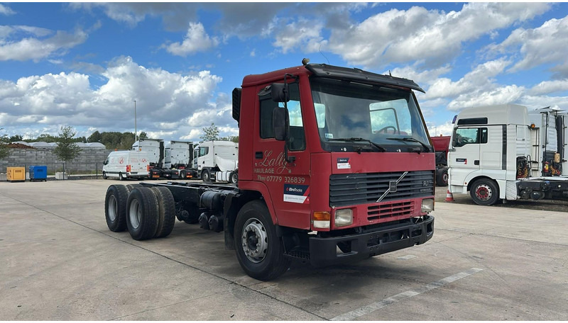 Volvo FL 7 - 260 (6X4 / LAMES / POMPE MANUELLE / MANUAL PUMP / STEEL SUSP.) - Грузовик-шасси: фото 2 Volvo FL 7 - 260 (6X4 / LAMES / POMPE MANUELLE / MANUAL PUMP / STEEL SUSP.) - Грузовик-шасси: фото 2