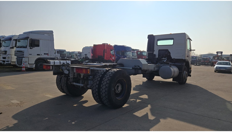 Volvo FM 7 - 290 (60.000 KM ORIGINAL !!! / POMPE MANUELLE / LAMES / GRAND PONT / EX AEROPORT) - Грузовик-шасси: фото 5 Volvo FM 7 - 290 (60.000 KM ORIGINAL !!! / POMPE MANUELLE / LAMES / GRAND PONT / EX AEROPORT) - Грузовик-шасси: фото 5