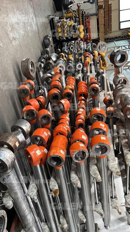 Caterpillar - Гидравлический цилиндр для Экскаваторов: фото 1 Caterpillar - Гидравлический цилиндр для Экскаваторов: фото 1