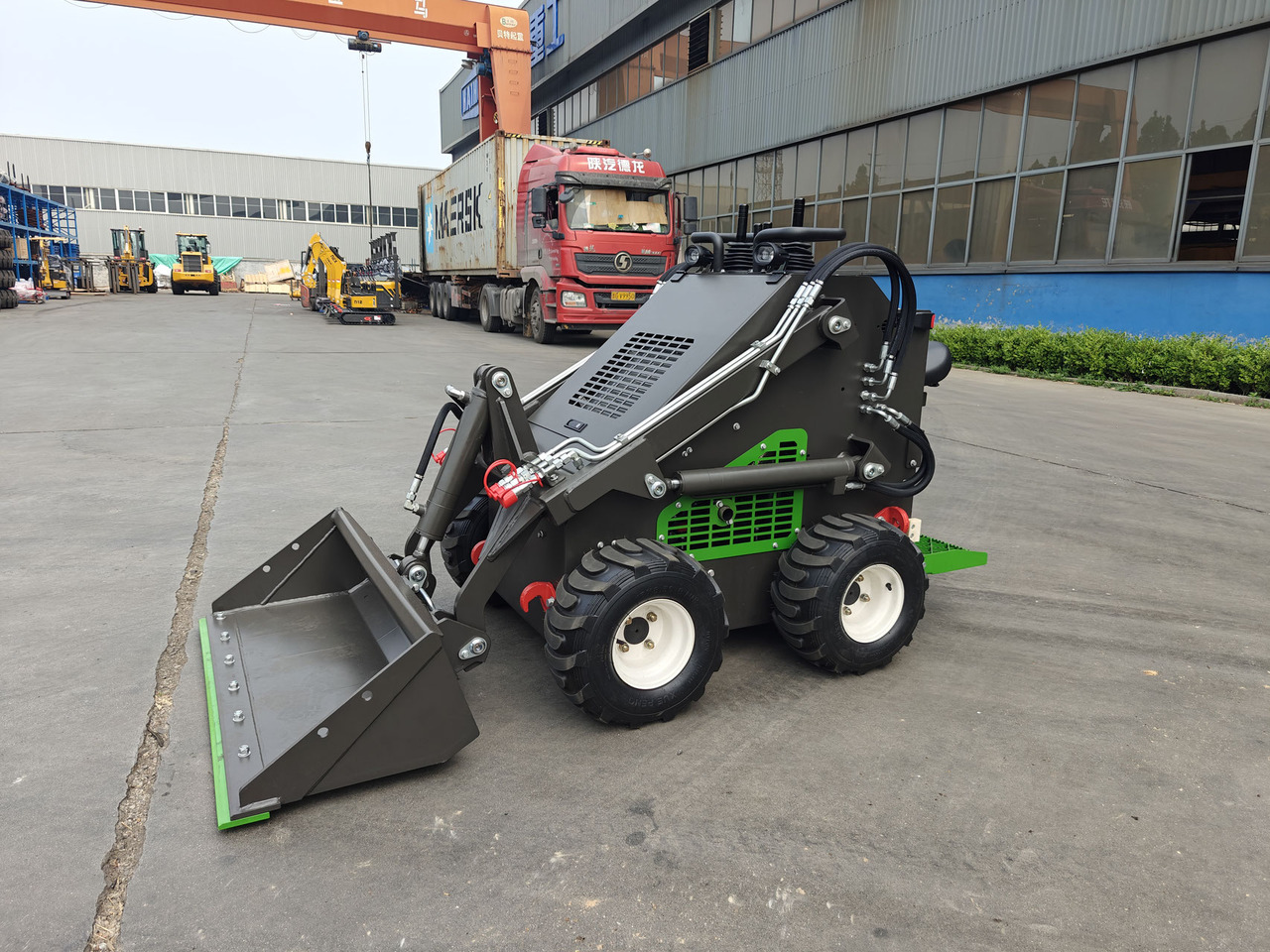 WCM-SL380 - Мини-погрузчик с бортовым поворотом: фото 3 WCM-SL380 - Мини-погрузчик с бортовым поворотом: фото 3