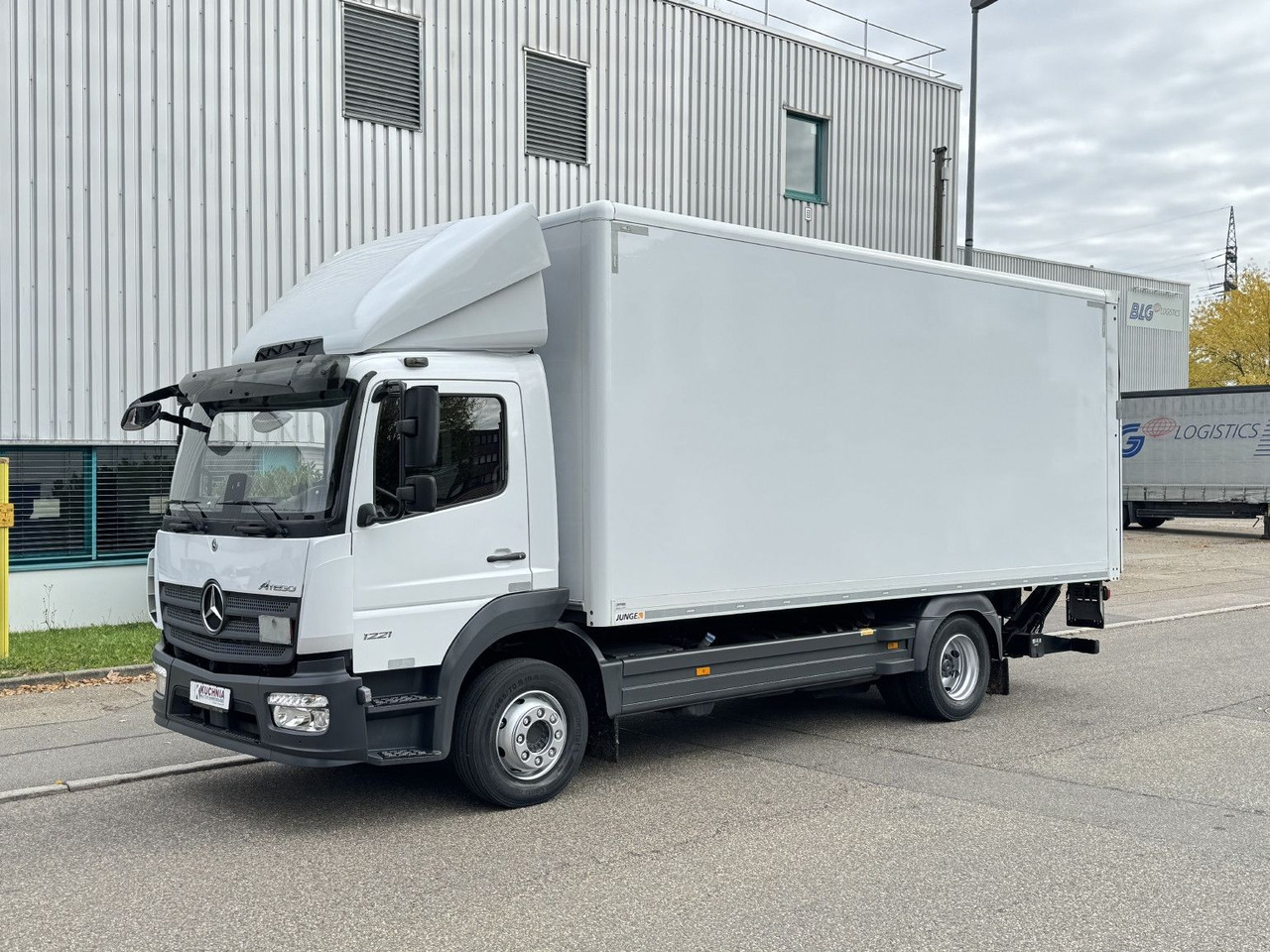 Mercedes-Benz Atego 1221 L Koffer 6,1m LBW AHK Klima TOP - Грузовик с закрытым кузовом: фото 3 Mercedes-Benz Atego 1221 L Koffer 6,1m LBW AHK Klima TOP - Грузовик с закрытым кузовом: фото 3