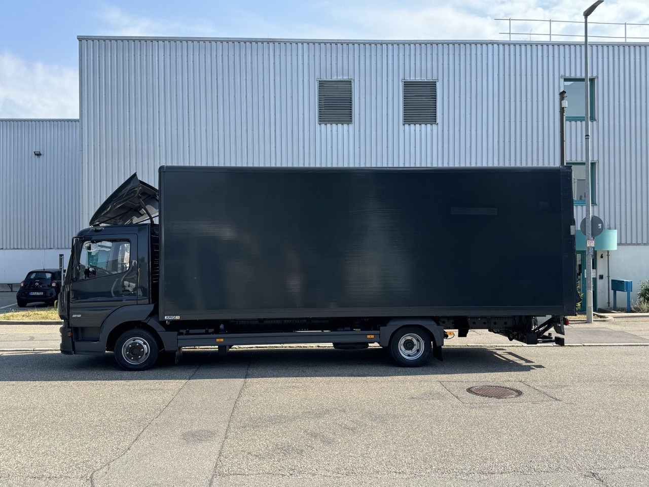 Mercedes-Benz Atego 818L Koffer 7,3m LBW Klima Automatik - Фургон с закрытым кузовом: фото 4 Mercedes-Benz Atego 818L Koffer 7,3m LBW Klima Automatik - Фургон с закрытым кузовом: фото 4