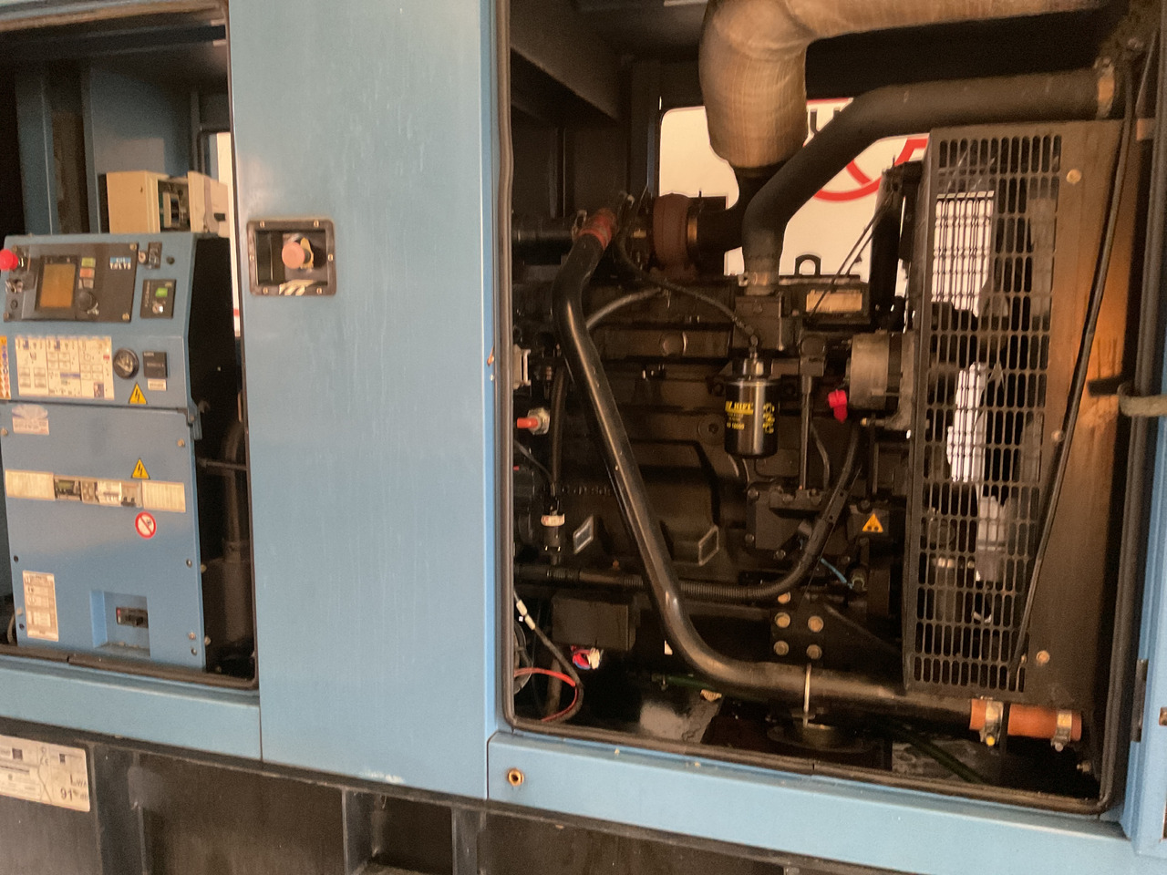 John Deere 6068, SDMO, 165KVA generatorset. Like brand new. And with hudge diesel tank! - Электрогенератор: фото 3 John Deere 6068, SDMO, 165KVA generatorset. Like brand new. And with hudge diesel tank! - Электрогенератор: фото 3