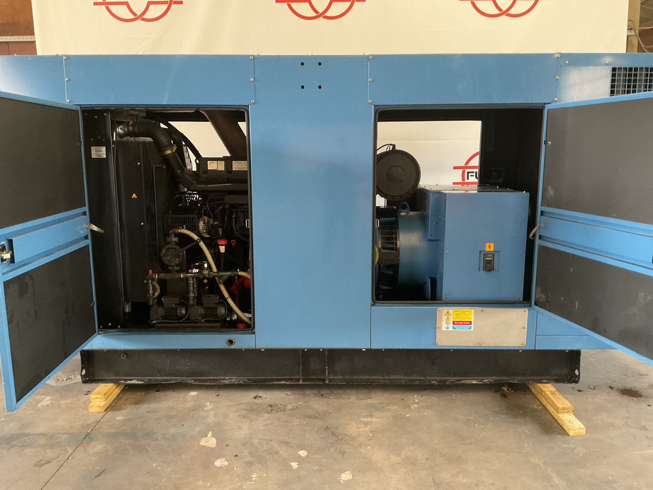 Volvo 500KVA, Generatorset. Like brand new. 98 Running hours since new! - Электрогенератор: фото 1 Volvo 500KVA, Generatorset. Like brand new. 98 Running hours since new! - Электрогенератор: фото 1