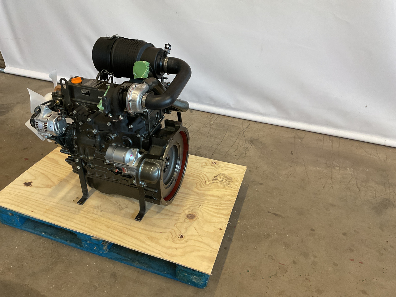 Yanmar 4TNV84T - Двигатель: фото 4 Yanmar 4TNV84T - Двигатель: фото 4