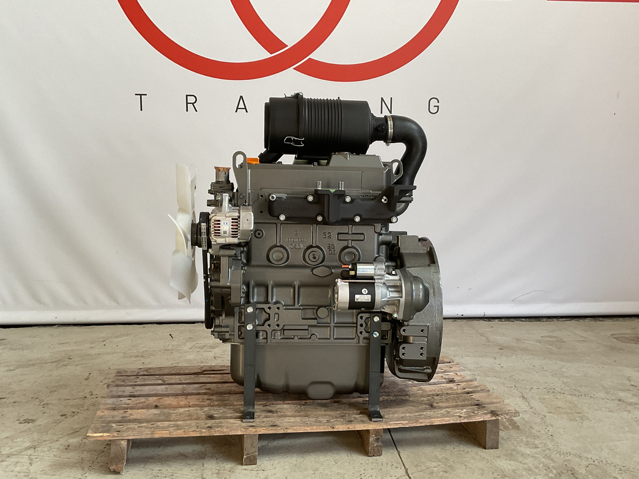 Yanmar 4TNV98 - Двигатель: фото 2 Yanmar 4TNV98 - Двигатель: фото 2