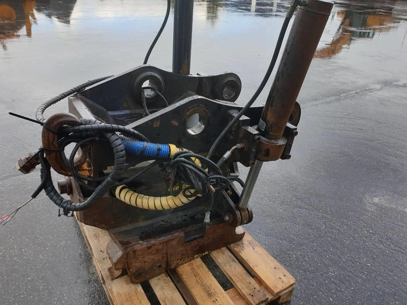 Engcon Tilting Coupler - Сцепное устройство для Строительной техники: фото 1 Engcon Tilting Coupler - Сцепное устройство для Строительной техники: фото 1