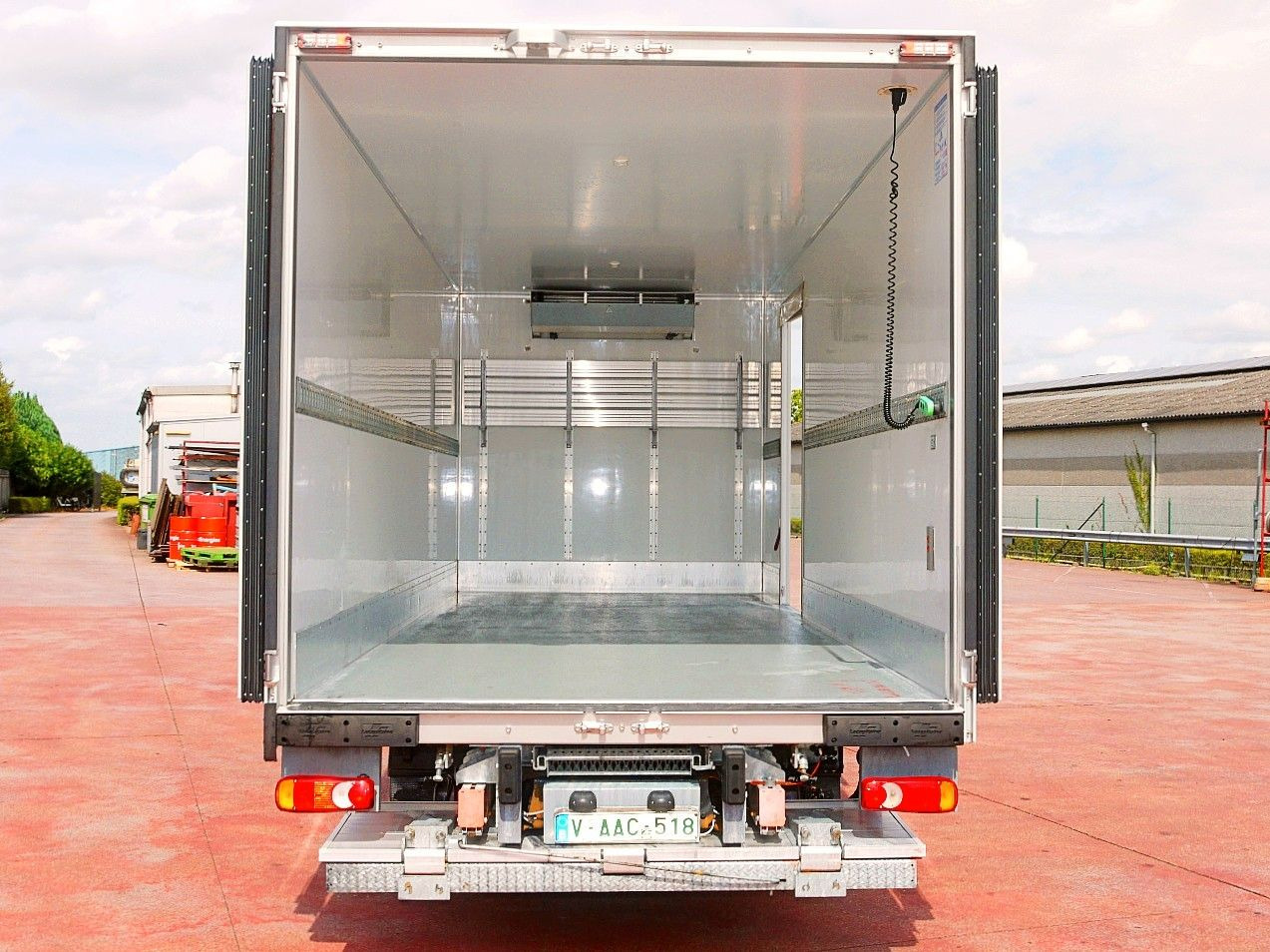 Рефрижератор Iveco 100E19 KUHLKOFFER CARRIER SUPRA 550 luft fed A/C: фото 9 Рефрижератор Iveco 100E19 KUHLKOFFER CARRIER SUPRA 550 luft fed A/C: фото 9