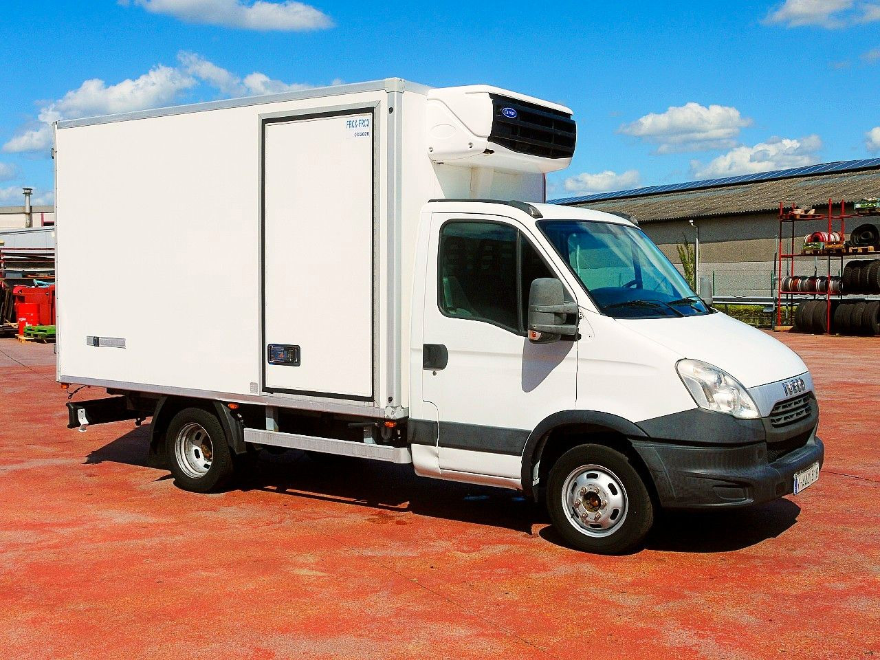 Iveco 35C13 DAILY KUHLKOFFER CARRIER XARIOS 600 MULTI - Фургон-рефрижератор: фото 2 Iveco 35C13 DAILY KUHLKOFFER CARRIER XARIOS 600 MULTI - Фургон-рефрижератор: фото 2