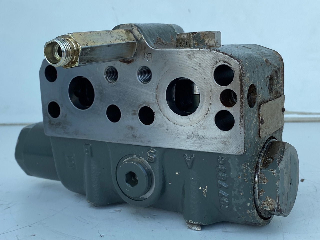 Liebherr Bremsventil ID-Nr.10471957. LOS914, LOS924, R902, R904, R912, R914, R922, R924, R924 COMP, R924 COMPA. #STM20.05## - Бортовой редуктор для Гусеничных экскаваторов: фото 5 Liebherr Bremsventil ID-Nr.10471957. LOS914, LOS924, R902, R904, R912, R914, R922, R924, R924 COMP, R924 COMPA. #STM20.05## - Бортовой редуктор для Гусеничных экскаваторов: фото 5