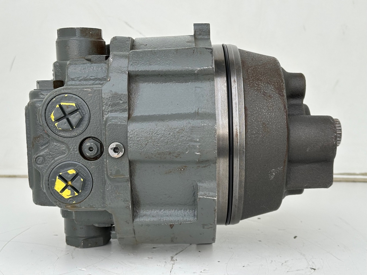 Liebherr Hydraulikeinbaumotor LH46VE 085. ID-Nr.12421312 - ID-Nr.12881023. LO1926, LOS926 K-LC, R922, R924, R926, R926 K-LC, R930 T. #20.38.0978# - Гидравлический мотор для Строительной техники: фото 4 Liebherr Hydraulikeinbaumotor LH46VE 085. ID-Nr.12421312 - ID-Nr.12881023. LO1926, LOS926 K-LC, R922, R924, R926, R926 K-LC, R930 T. #20.38.0978# - Гидравлический мотор для Строительной техники: фото 4