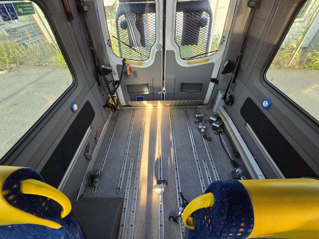 VOLKSWAGEN Crafter 50 LR // 2 units with lift - Микроавтобус, Пассажирский фургон: фото 4 VOLKSWAGEN Crafter 50 LR // 2 units with lift - Микроавтобус, Пассажирский фургон: фото 4