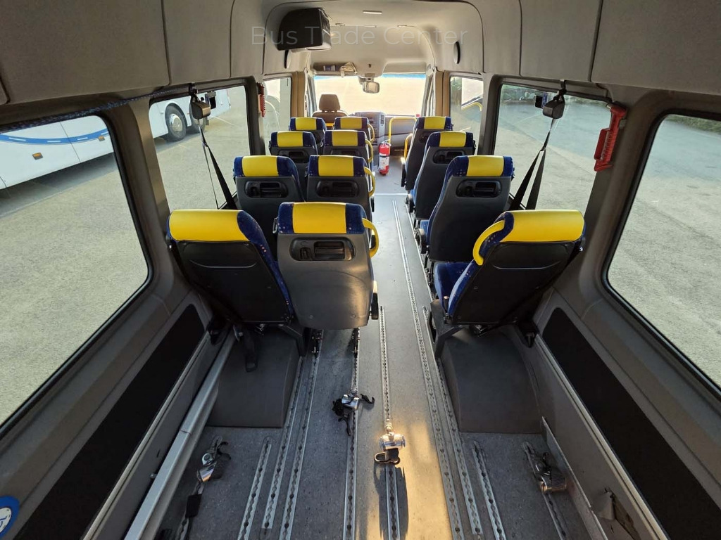 VOLKSWAGEN Crafter 50 LR // 3 units with lift - Микроавтобус, Пассажирский фургон: фото 5 VOLKSWAGEN Crafter 50 LR // 3 units with lift - Микроавтобус, Пассажирский фургон: фото 5